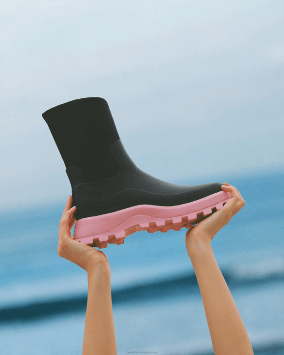 UK Hunter Women City Explorer Short Neoprene Boots Black/Pink Fizz 28BV49