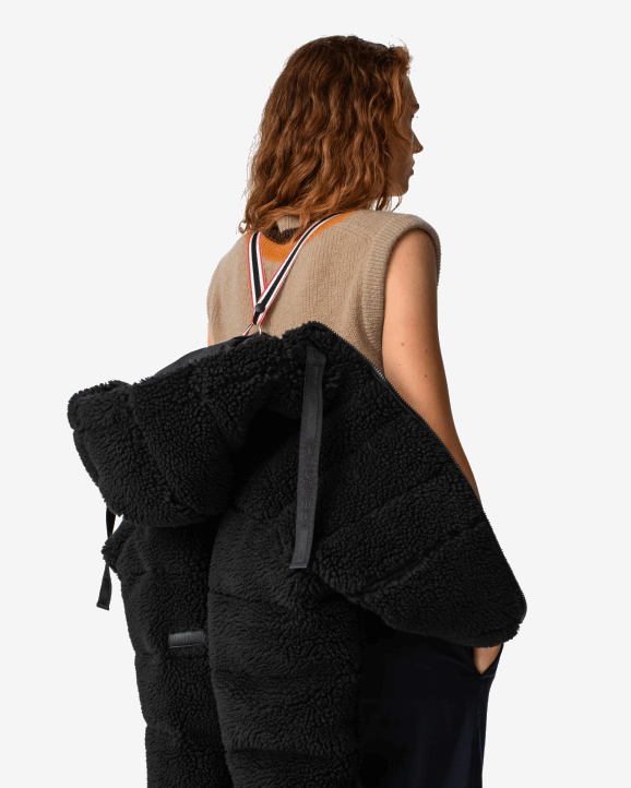 UK Hunter Women Wanderer Vegan Shearling Insulated Short Puffer Jacket Hunter Black 28BV372